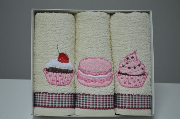 Conjunto de 3 panos em felpo em caixa presente, Bordado Cupcake, creme.