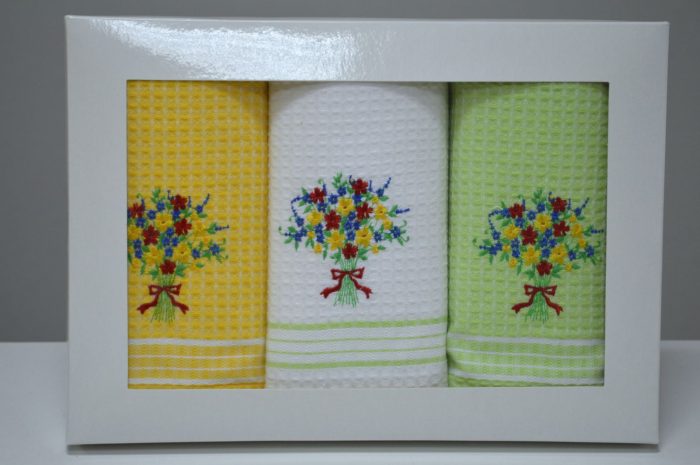 Conjunto de 3 panos em favo em caixa presente, Bordado ramo de Flores