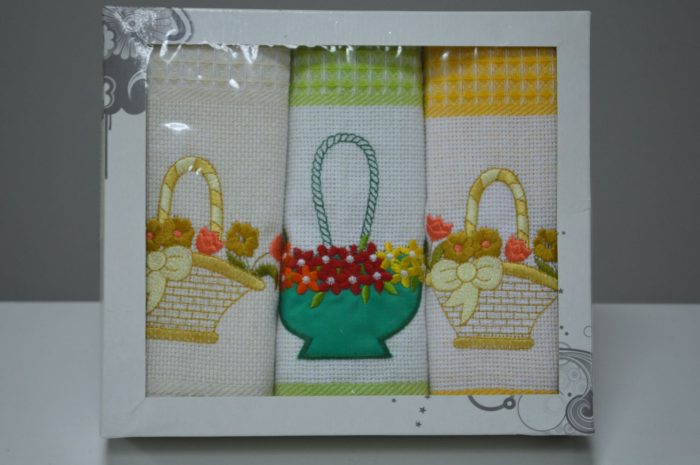 Conjunto de 3 panos em favo em caixa presente, Bordado Cestas de Flores