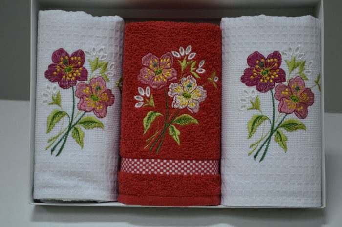 Conjunto de 3 panos em favo em caixa presente, Bordado Margaridas