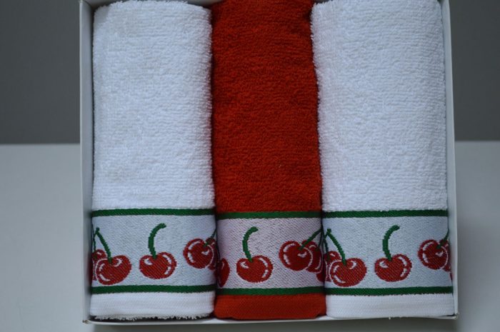 Conjunto de 3 panos em felpo em caixa presente, Barra jacquard Cerejas