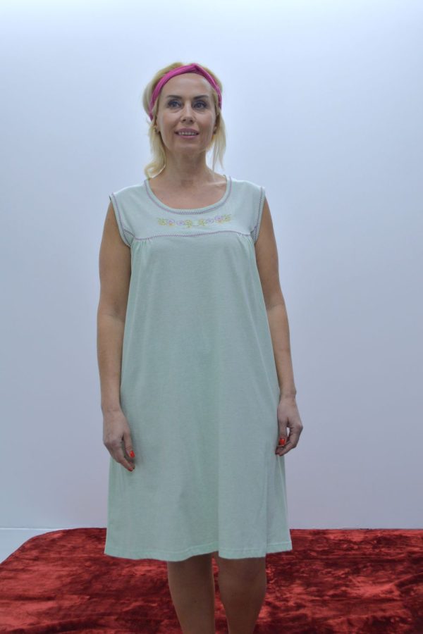 Camisa de senhora sem manga e bordada, Verde